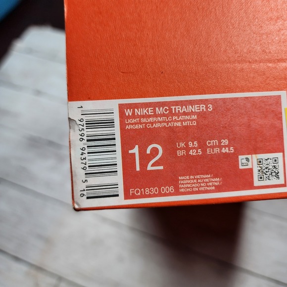 Sz 12 WMNS(Men 10.5) NIKE MC Trainer 3 Light Silver/Metallic Platinum FQ1830-006 - Picture 8 of 8